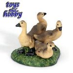 13680 - Grey goose chicks