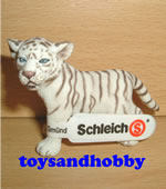 14384 - TIGER CUB WHITE, STANDING