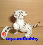 14385 - TIGER CUB WHITE, PLAYING